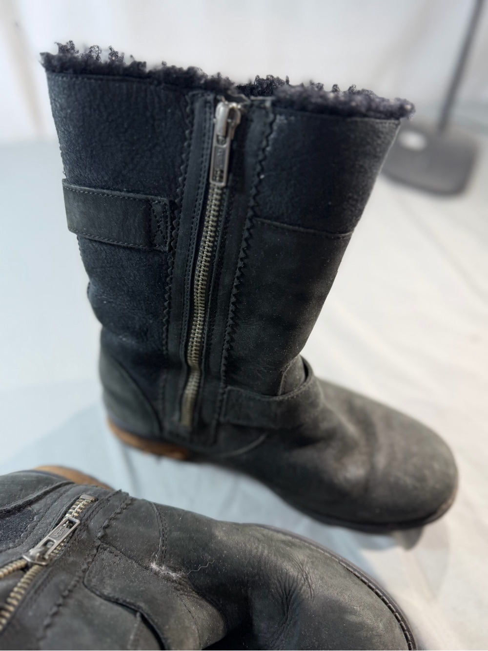 UGG Oregon winter boot in black women's size 6.5 Leather - Picture 4 of 9
